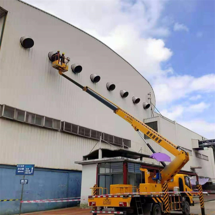 魏县高空作业车出租服务：专业广告牌安装解决方案