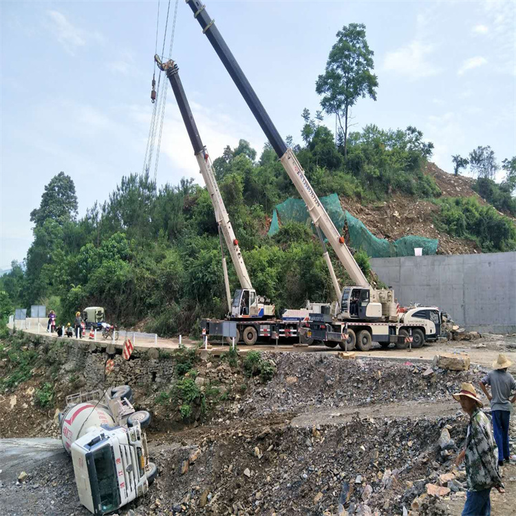 魏县汽车掉沟里叫吊车救援要多少钱